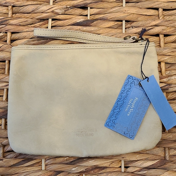 Simply Vera Wristlet - Picture 2 of 3